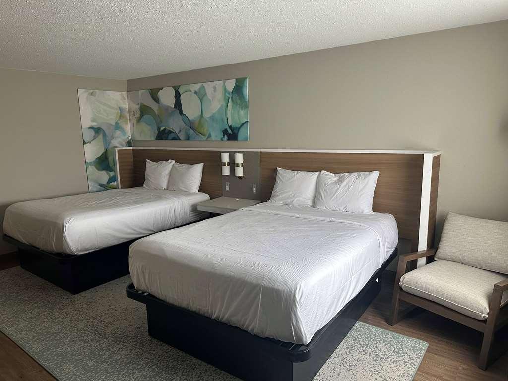Wyndham Garden Ankeny Hotel Room photo