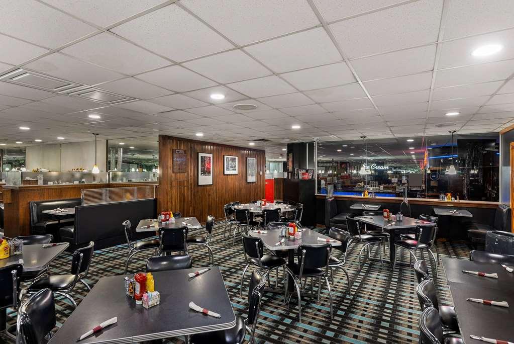 Wyndham Garden Ankeny Hotel Restaurant photo
