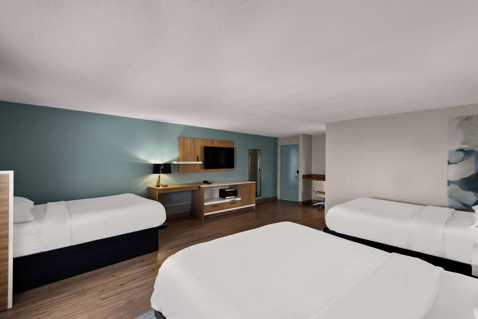 Wyndham Garden Ankeny Hotel Exterior photo