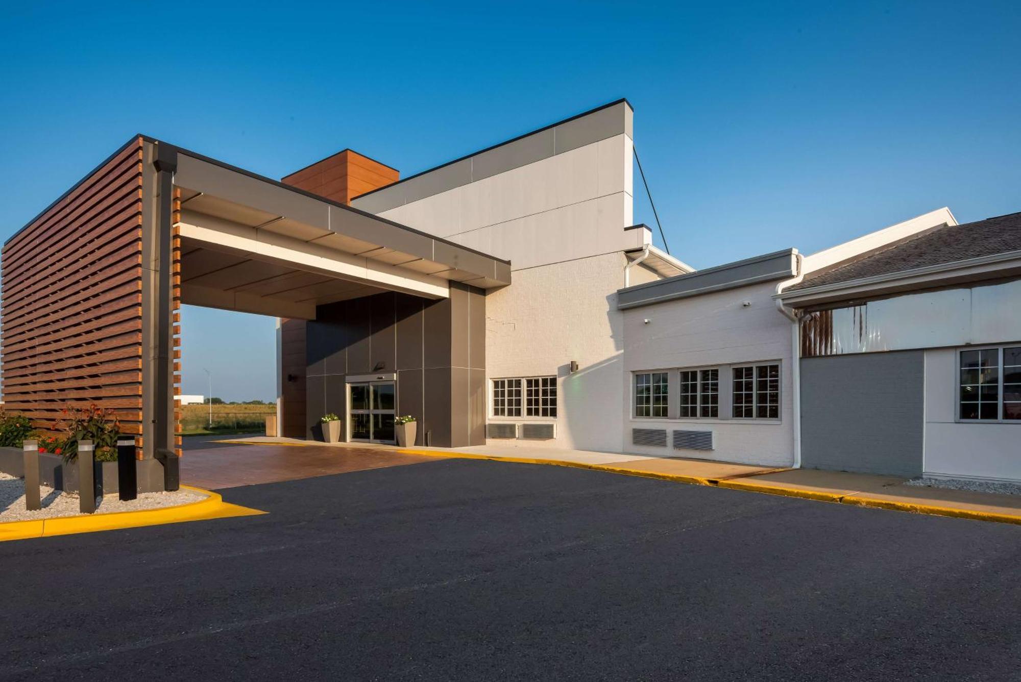 Wyndham Garden Ankeny Hotel Exterior photo